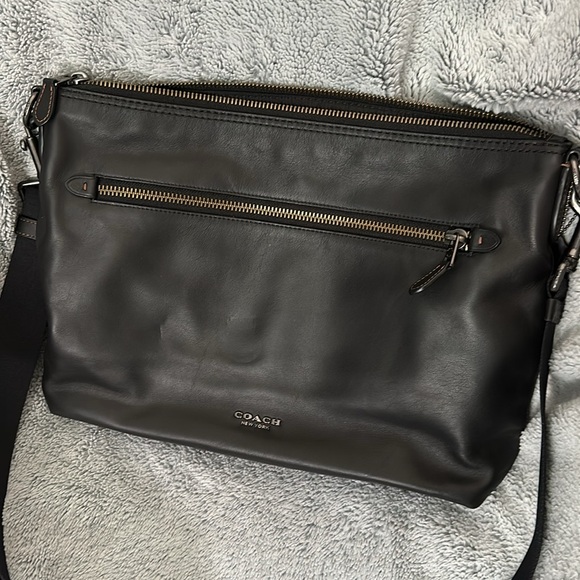 Coach Graham Soft Messenger F72511 - Picture 8 of 12